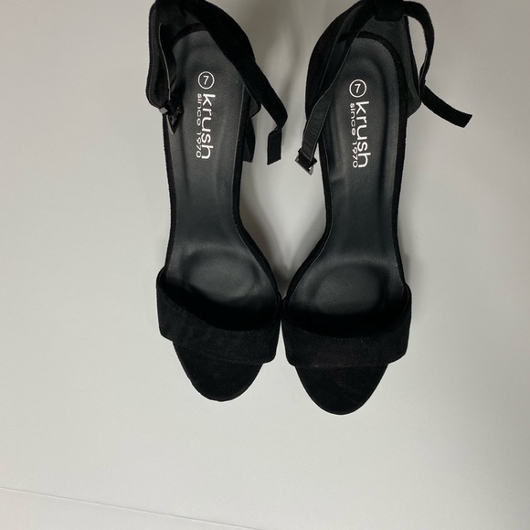 Black heels size 9 - Picture 4 of 7